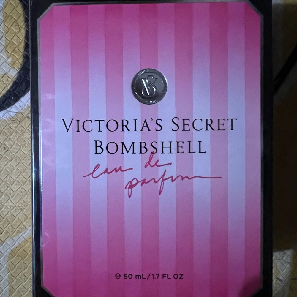 Victoria's Secret Bombshell Eau de Parfum - Pink- new sealed in box